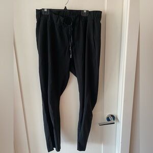 Lululemon on the fly pants 8